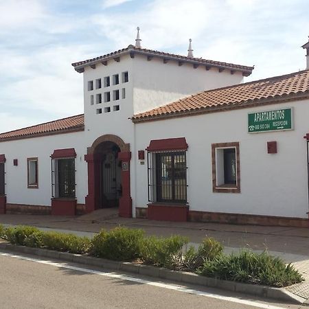 Apartamentos Turisticos - Hostal Los Alisos Aliseda Kültér fotó