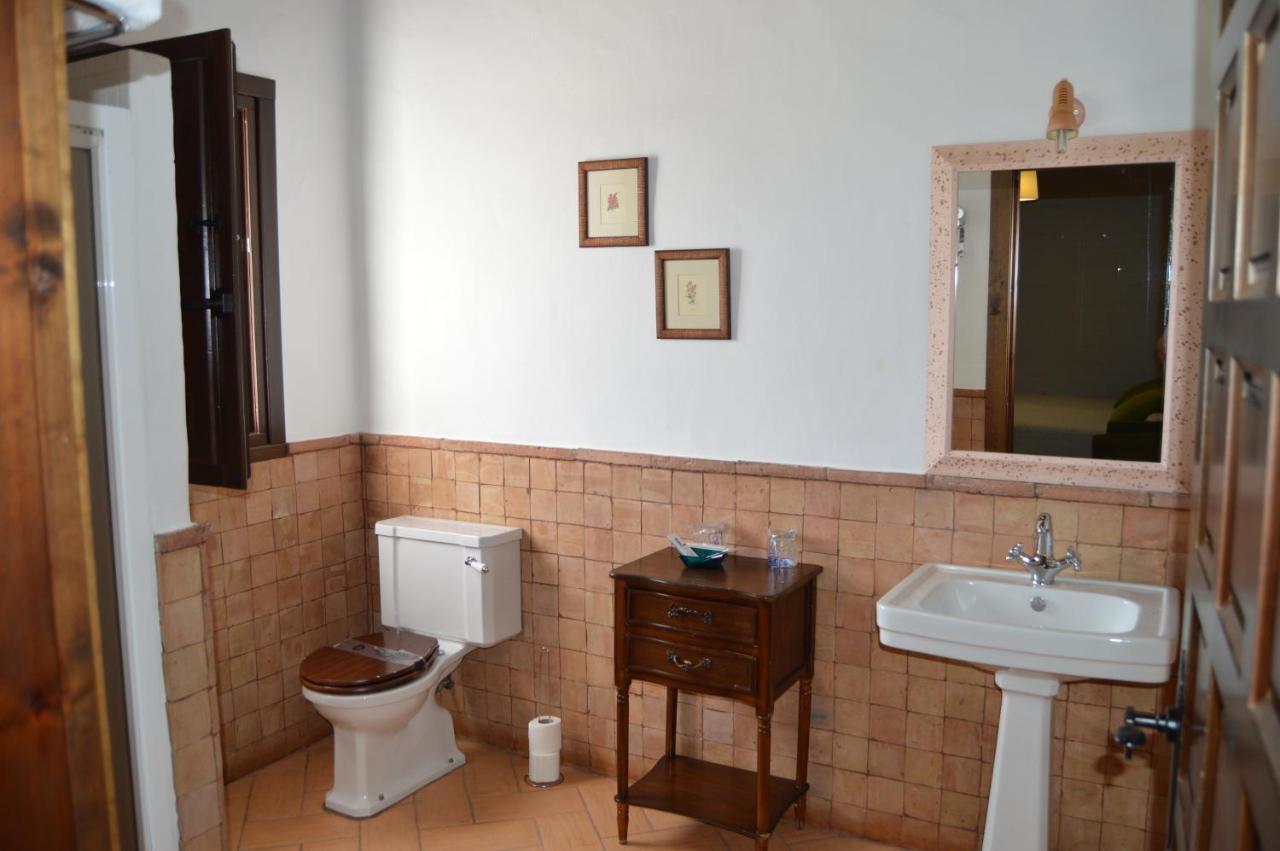 Apartamentos Turisticos - Hostal Los Alisos Aliseda Kültér fotó