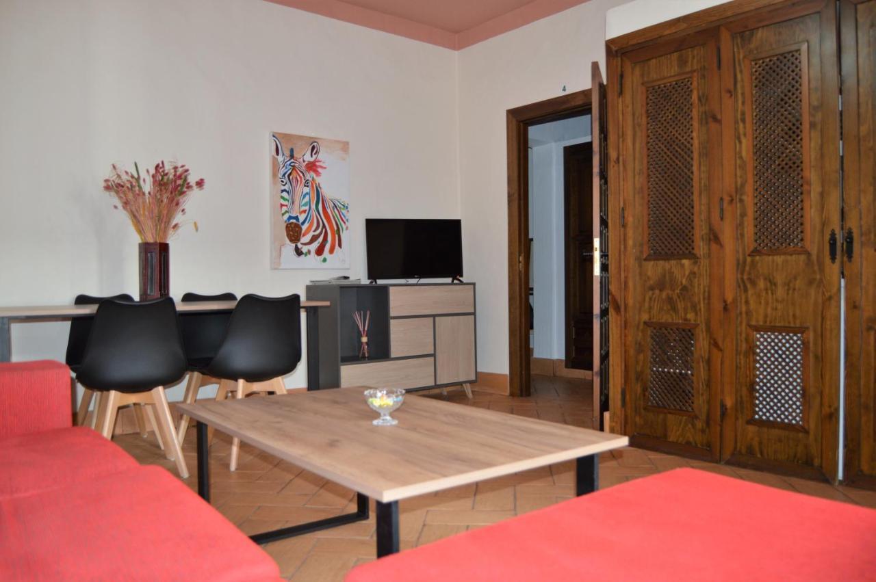 Apartamentos Turisticos - Hostal Los Alisos Aliseda Kültér fotó