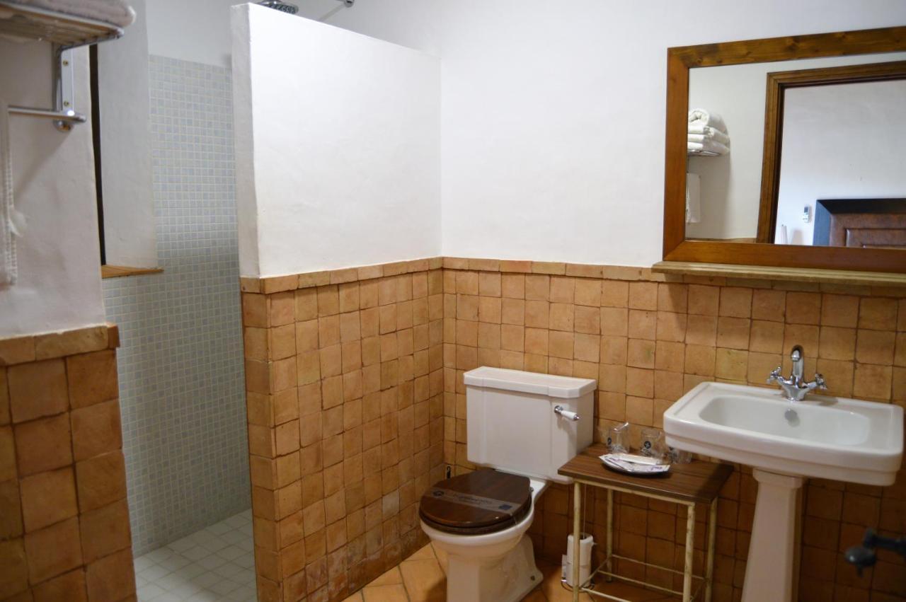 Apartamentos Turisticos - Hostal Los Alisos Aliseda Kültér fotó